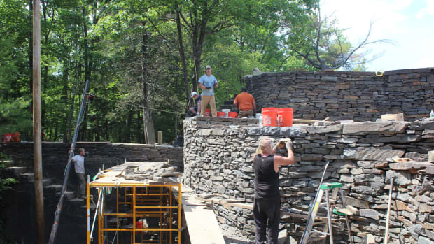 The almost finished dry-stone wall at Opus 40