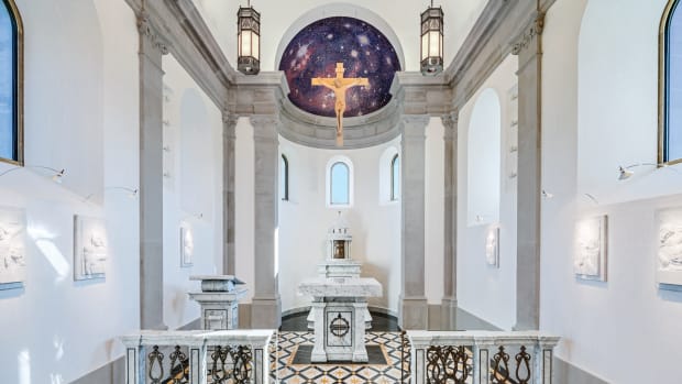 In the sanctuary, custom liturgical furnishings designed by the architect provide the necessary accommodations for the religious rites intended for the chapel.