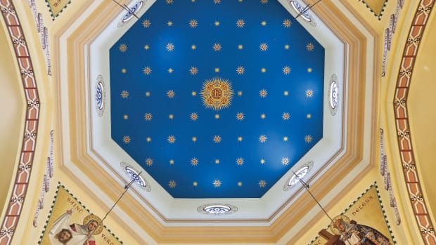 Depictions of Saints Helen, Victoria, Andrew, and Longinus that watch over the congregation were first created in the EverGreene studio, then installed on the ceiling.