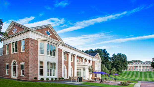 The Thomas and Donna May School of Arts & Sciences at Stonehill College is an architectural complement to the campus’ original Georgian-style Donohue Hall, which is perched on a hilltop in the new quadrangle.