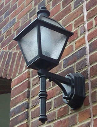 herwig-lighting-bracket-lantern