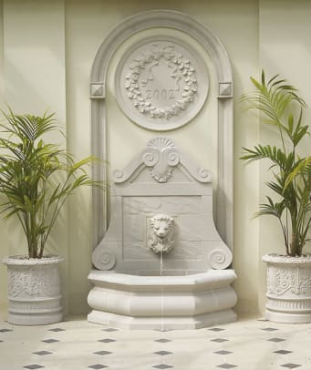 Traditional_Building_Dauphin_Fountain-C530-A