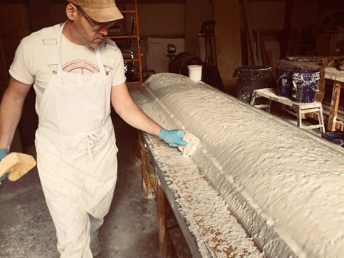 Gypsum plaster cove reinforced with fiberglass veil