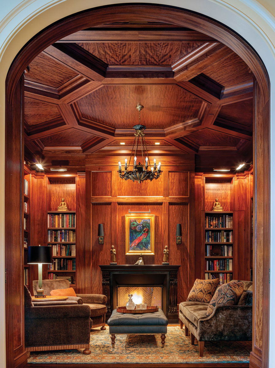 Quartered figured Sapele solids and veneers combine in the spectacular execution of the study—a masterful design by architect John Gilmer, brought to life by Zepsa’s craftsmanship.