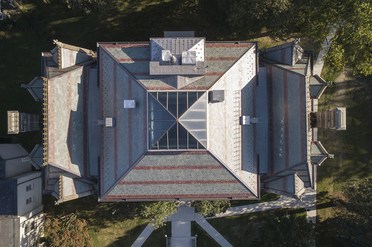 A drones-eye view of the roof shows the new hex-pattern polychrome slate as well as the recreated gold cresting. The S1 slates were tested (ASTM C406) before shipping and installed by Bregenzer Brothers Co. Inc.