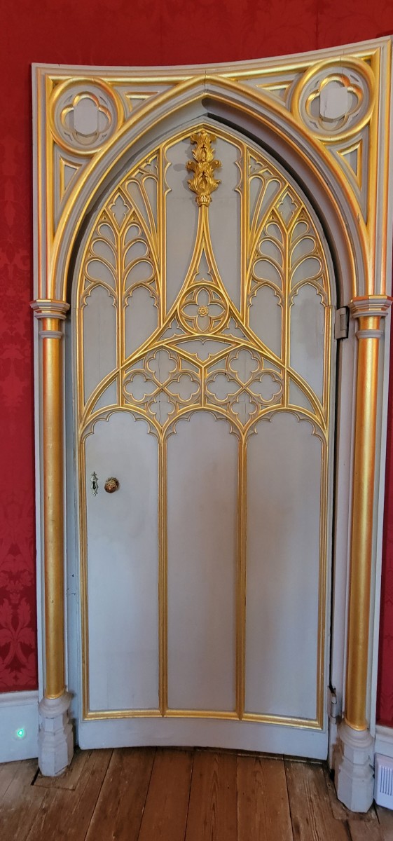 Gilded curved door that would be compromised by the application of an intumescent varnish. Given it is one of a pair of servant access doors between rooms, the back (unadorned) side could receive a layer of fire rated gypsum board to provide a fire rating.