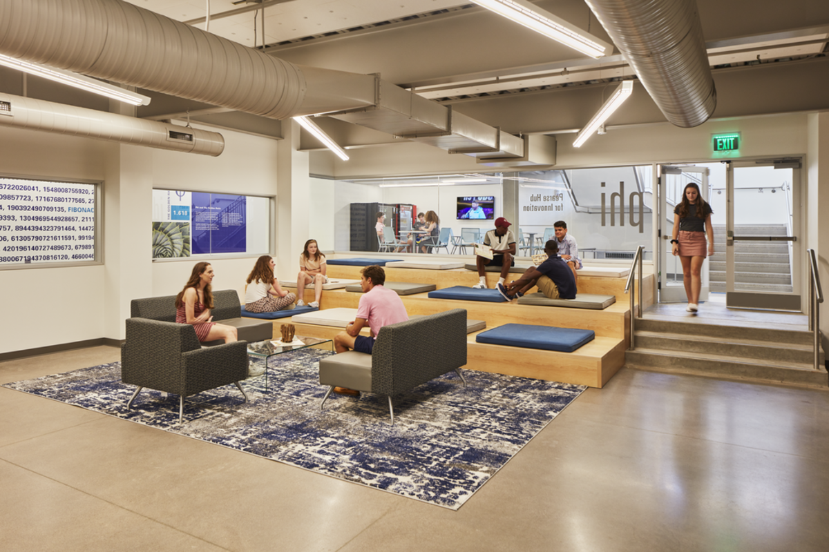 Found within an excavated level beneath the center, the Pearse Hub for Innovation is a state-of-the-art student maker space with a flexible floor plan, transom windows, and large, open stairways for loads of light.