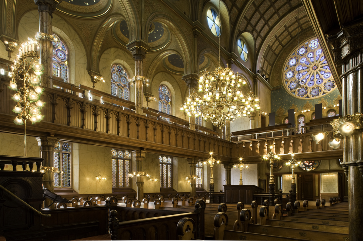 Jill H. Gotthelf worked on the 20-year awarding-winning restoration of Eldridge Street Synagogue in New York City.