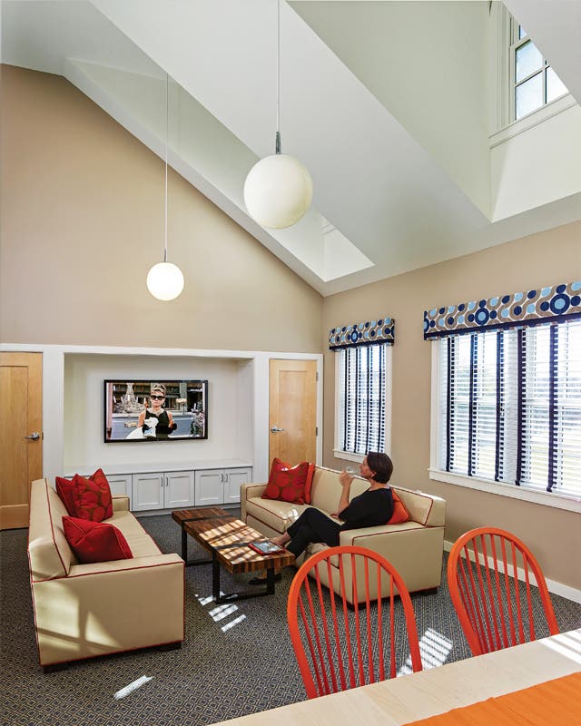 10-interior.jpg