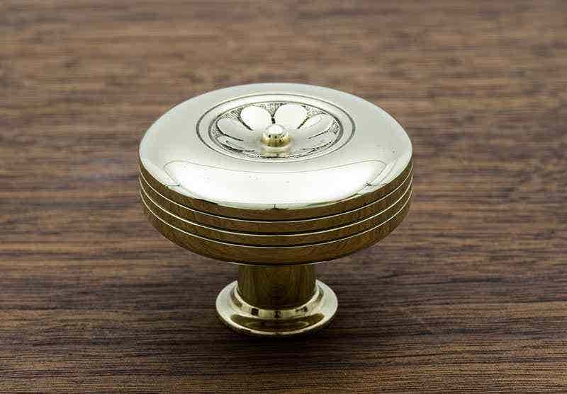 ball-and-ball-doorknob.jpg