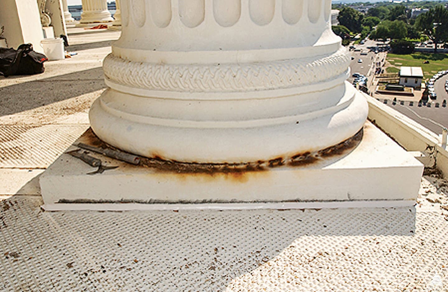 dome-6---column-rust-at-base.jpg