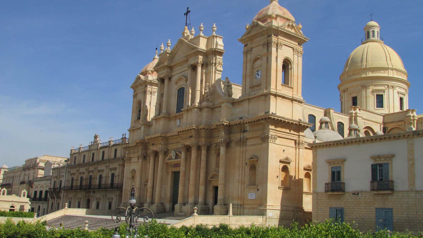 westfall-6-5-2--noto-piazza-del-duomo-2.jpg