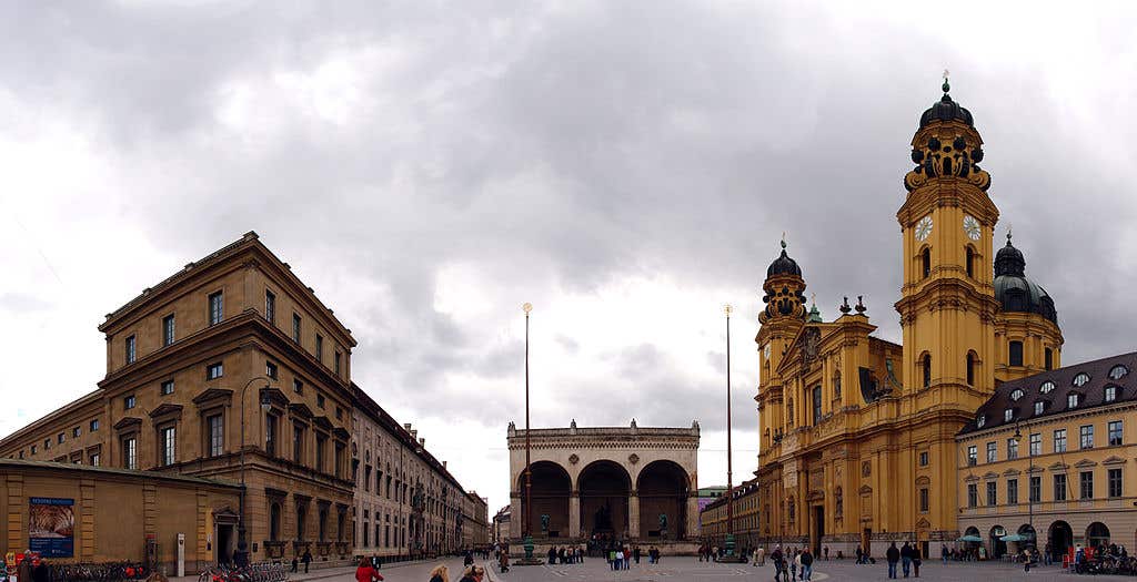 2-munich-odeon-platz.jpg