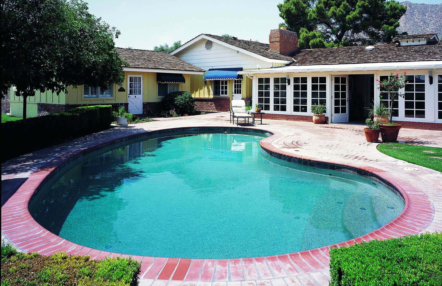ranch_arizona_pool_noahsheldon_abramsbooks.jpg
