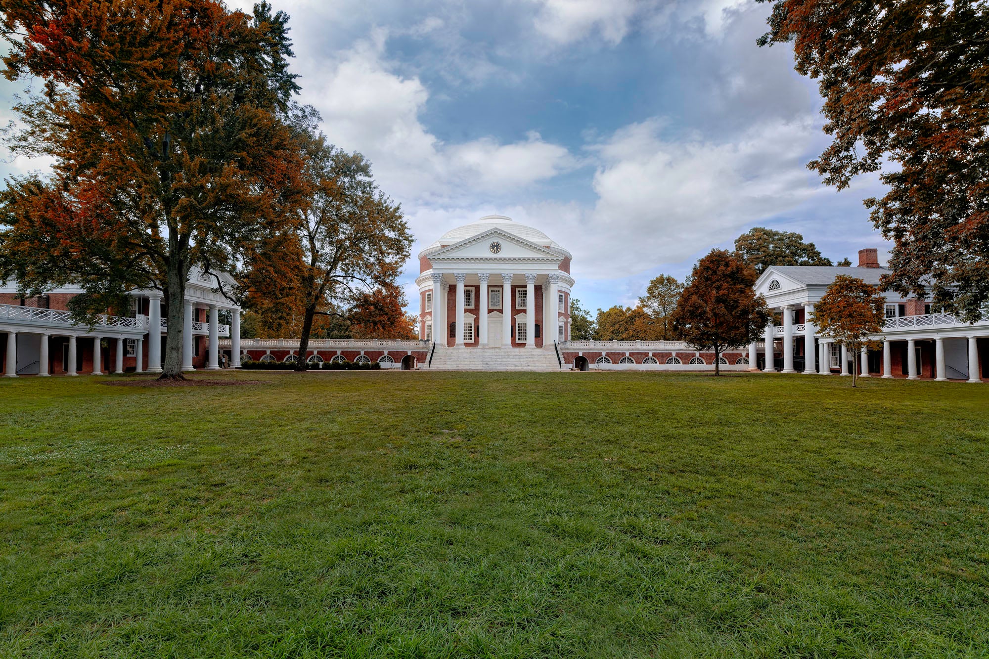 uva-1a---southlawnexteriorday.jpg