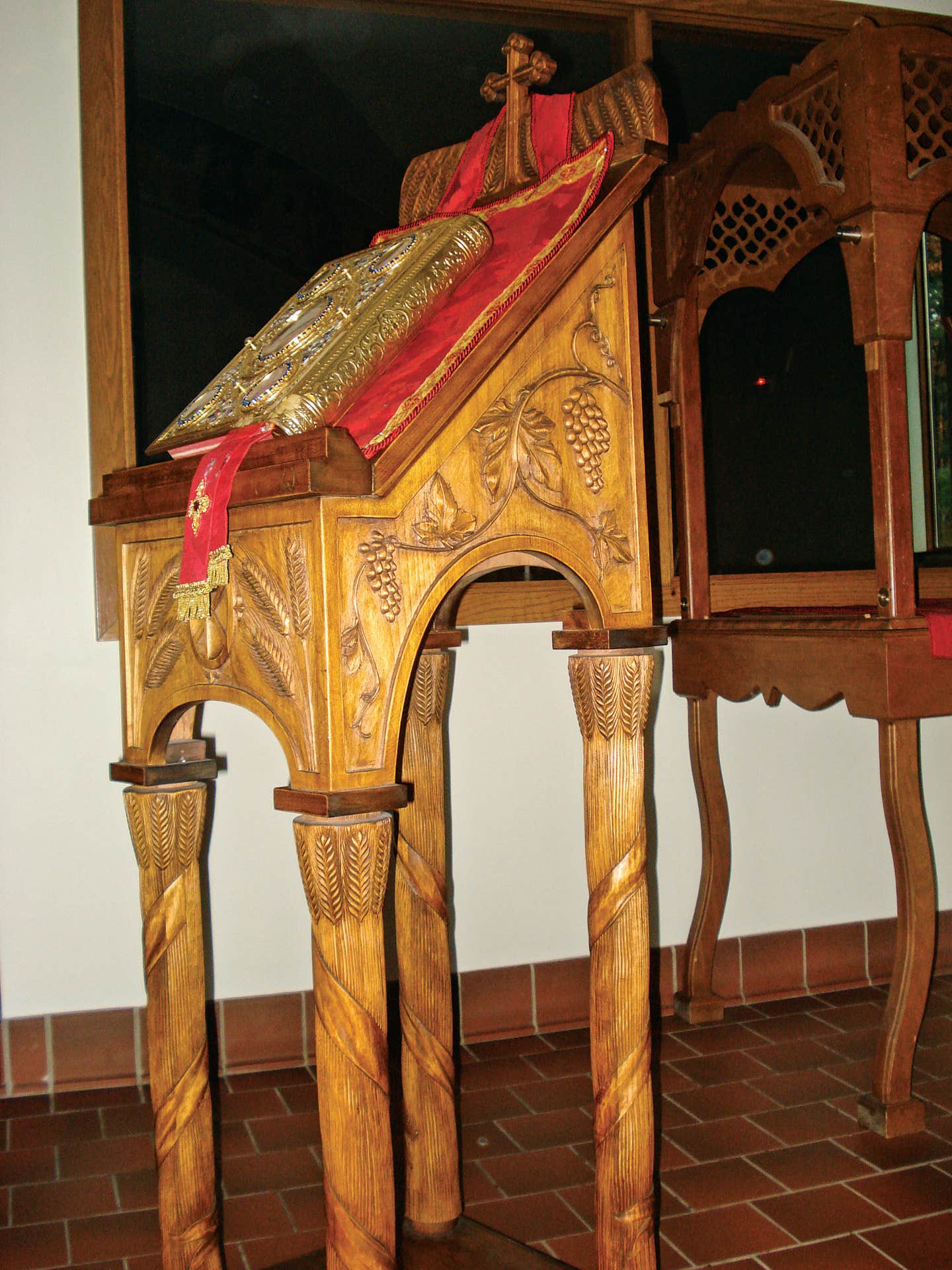 wood-12-klitsas-wood-table-with-bible.jpg