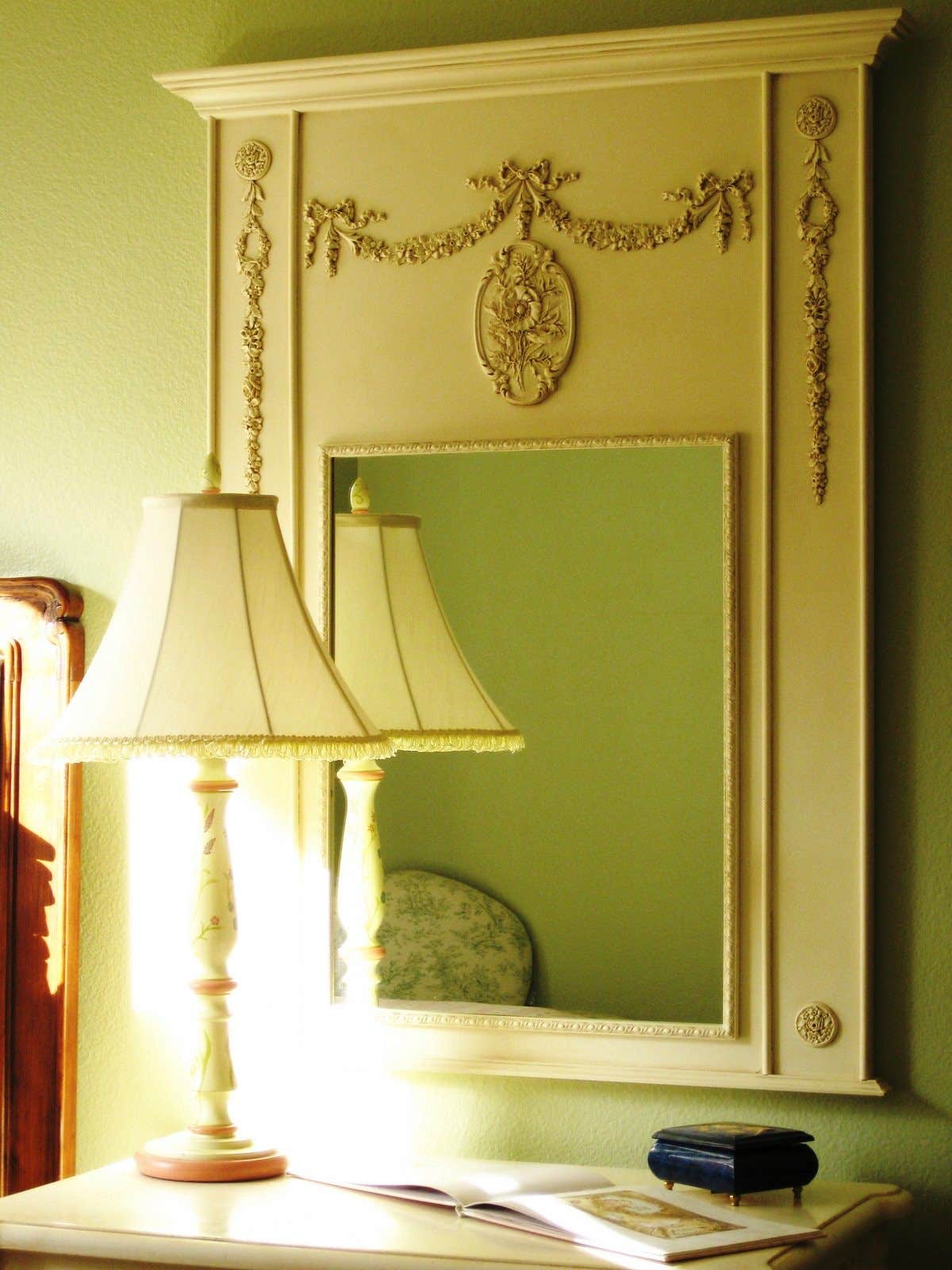 decorators-trumeau-krl001---close-up.jpg