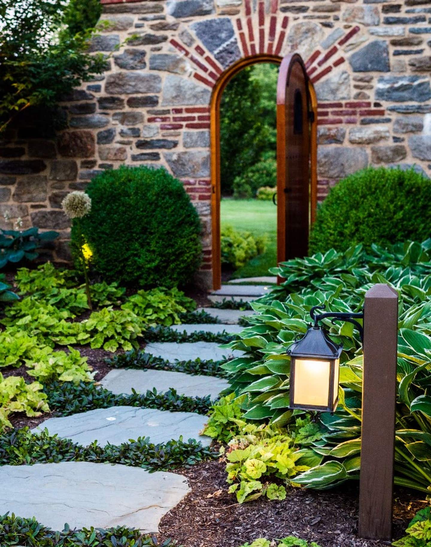 heritage-metalworks---custom-pathway-light.jpg