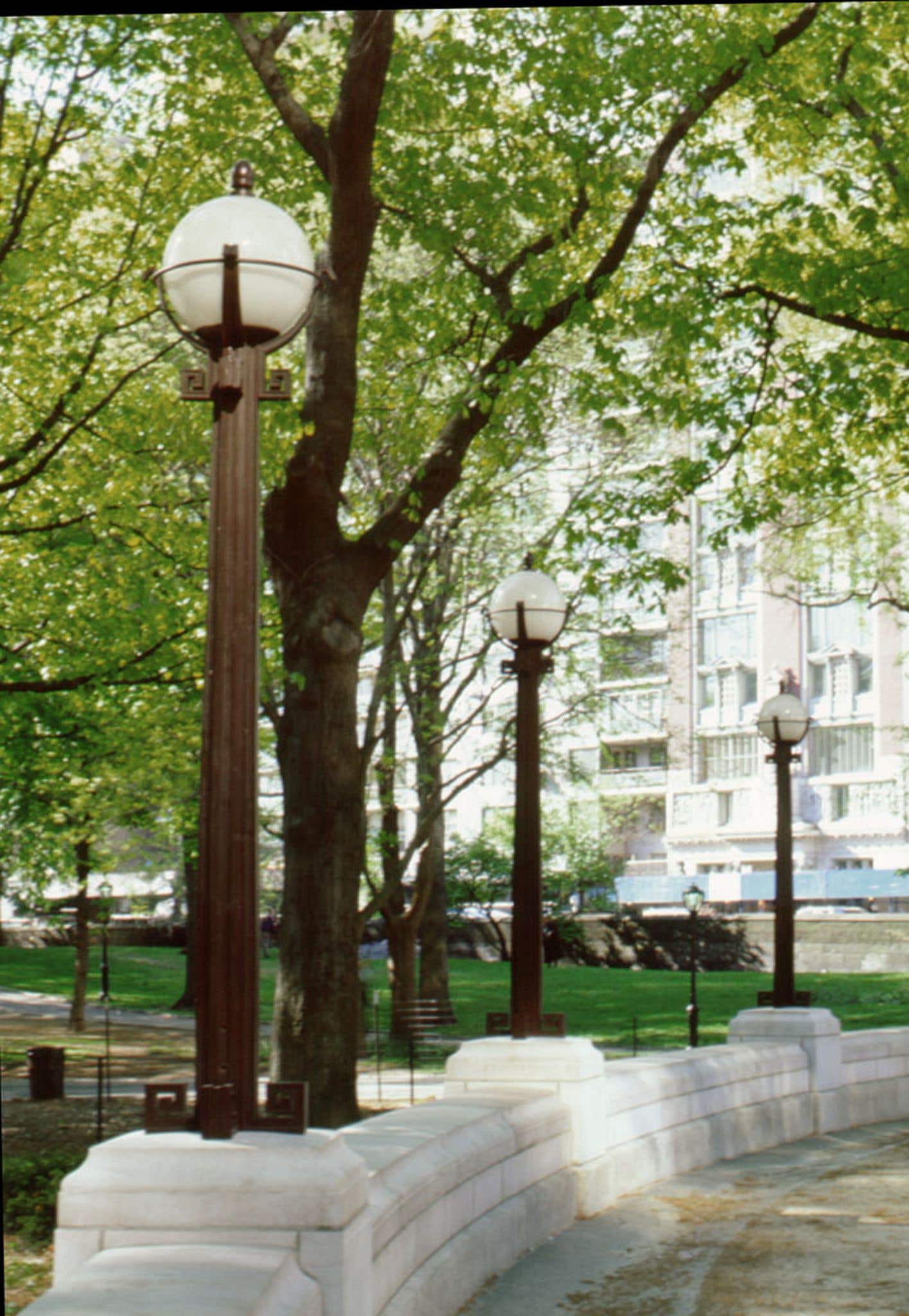 historical-arts--casting-cast-iron-post-light---2.jpg
