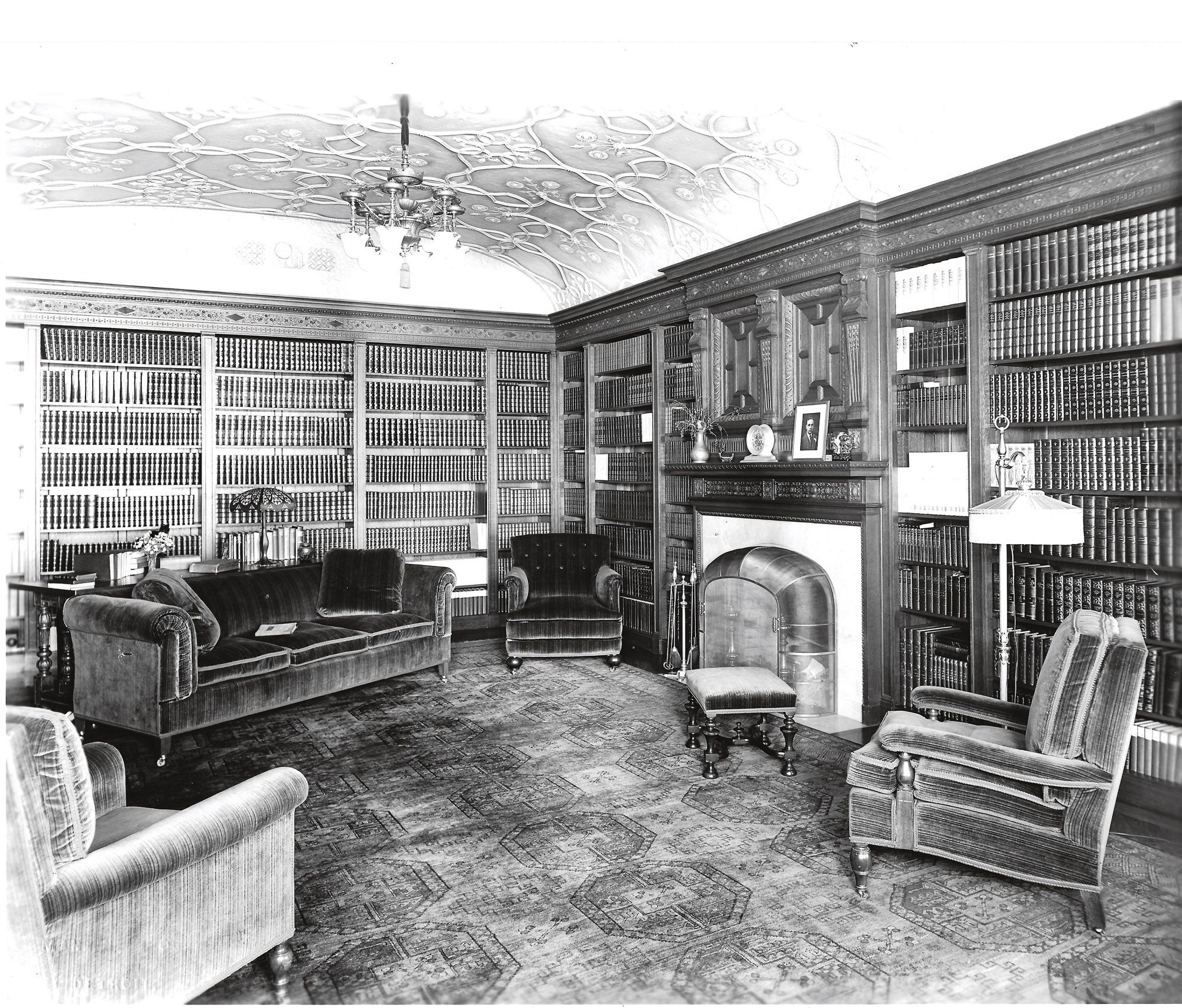 1--library-chandelier-original-archive-photo.jpg