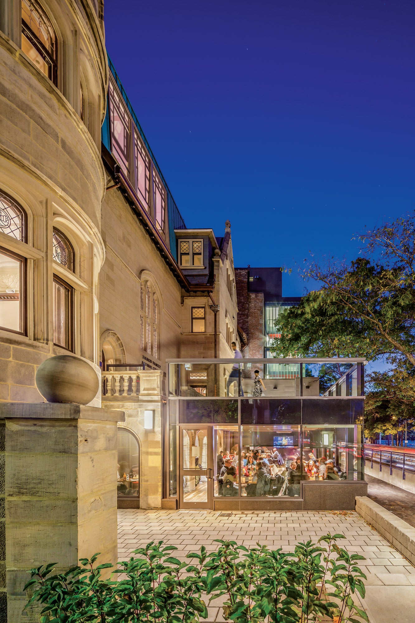 finegold-alexander-architects_raj-das-photography_bu-alumni-ctr-at-castle-11.jpg