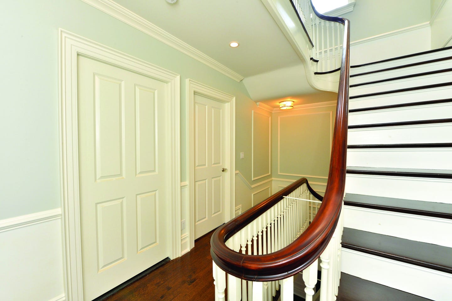 kuiken-brothers-classical-moulding-molding-crown-casing-base-9.jpg