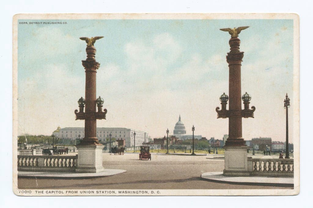 12-rostral-columns-and-capitol-union-ststion-dc.jpg