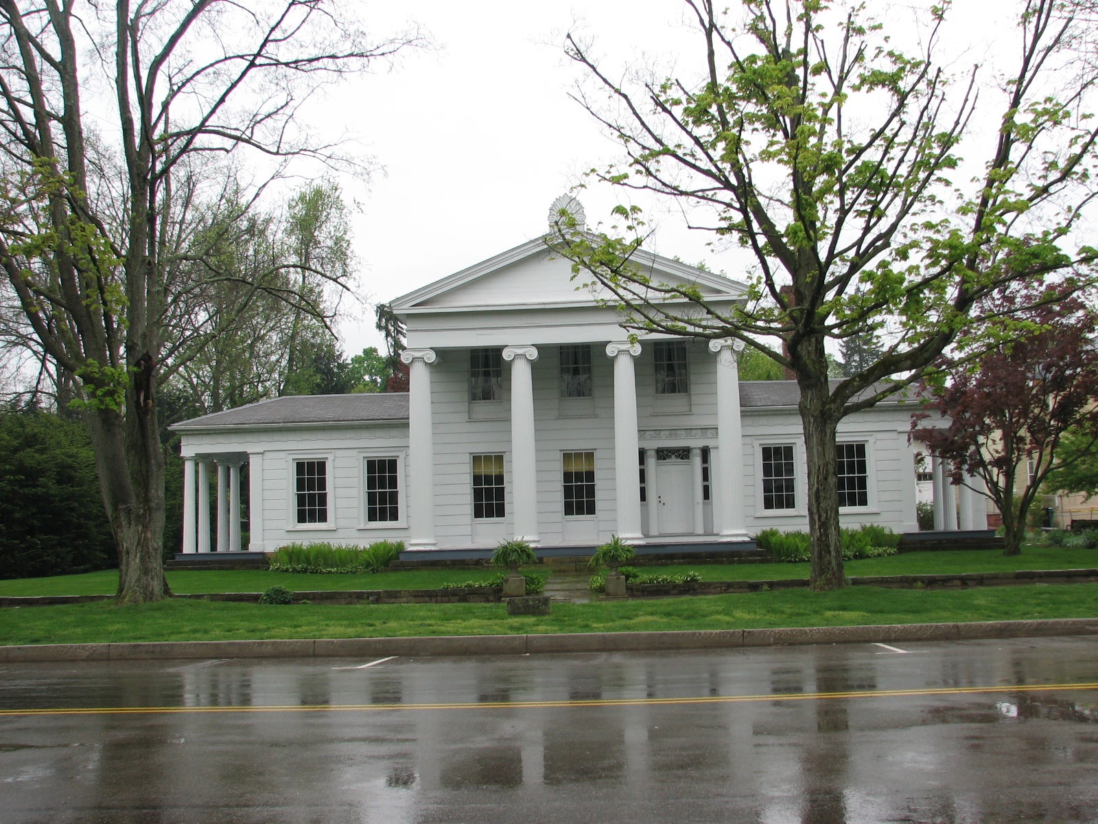 4-menard-lafevre-avery-downer-house-1842.jpg