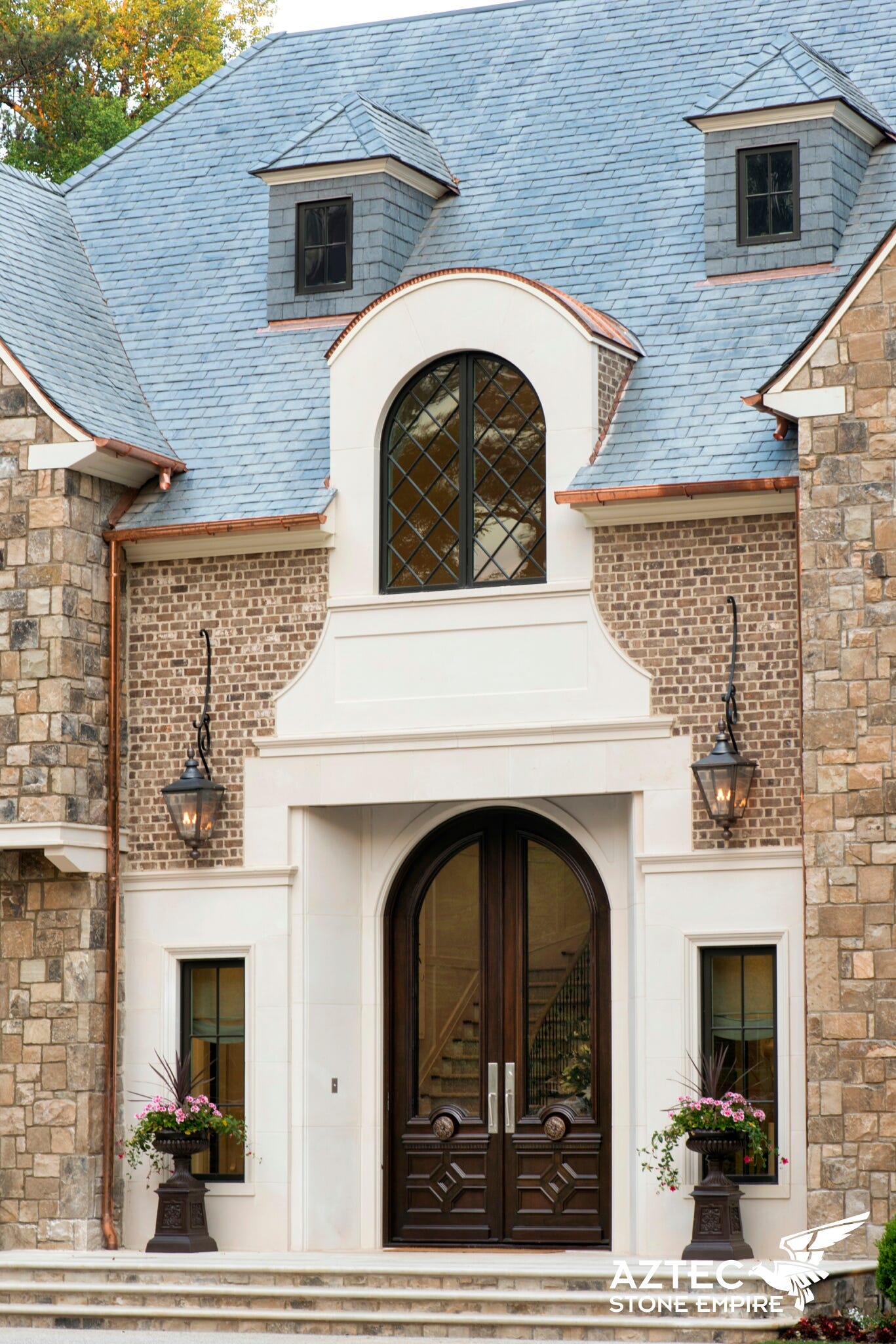 aztec-limestone-the-perfect-choice-for-a-refined-entrance.jpg