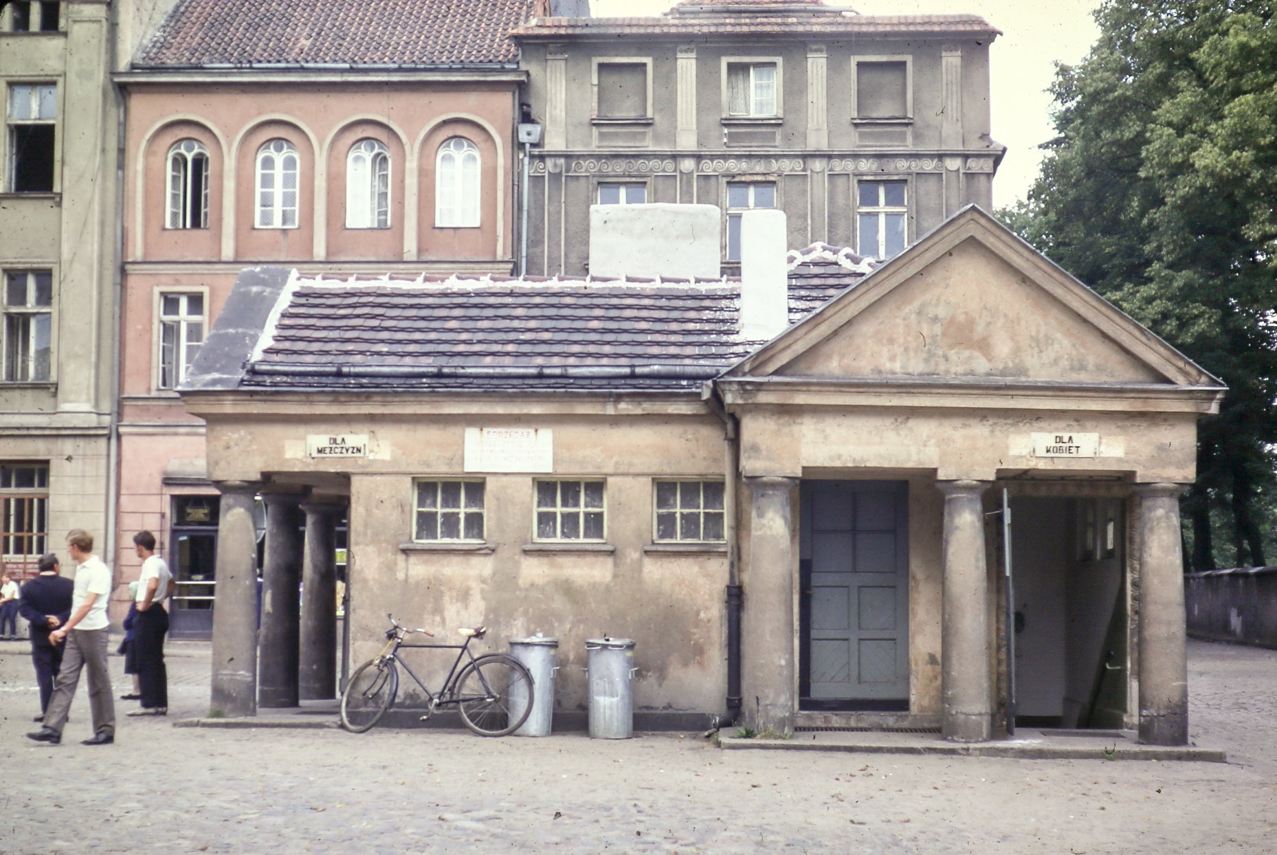7-public-toilet-torun-poland.jpg