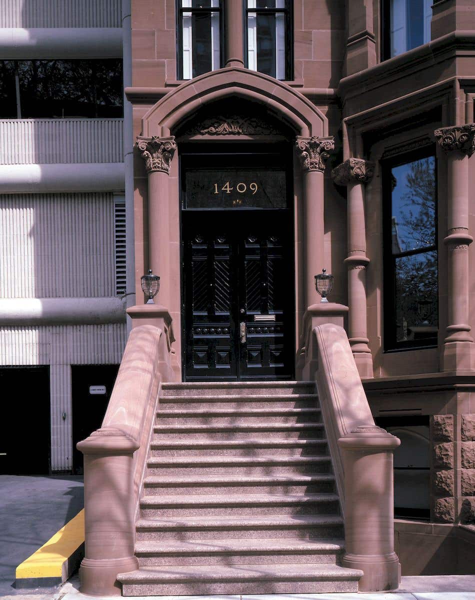 old-world-stone-entrydetail1.jpg