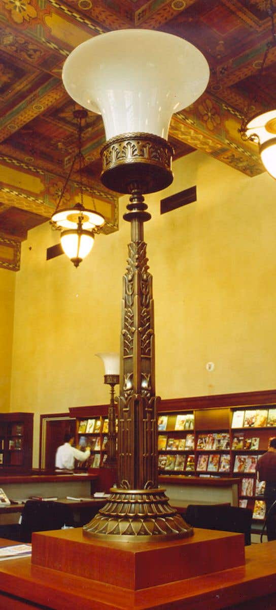 historical-arts--casting-cast-bronze-post-fixture---1.jpg