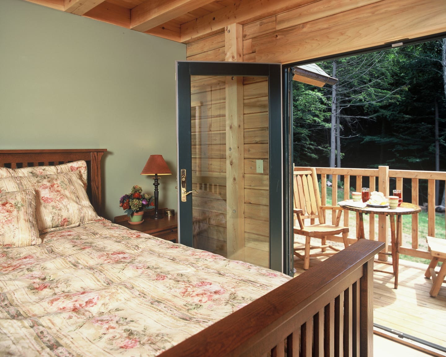 ward-log-homes-norfolk-bedroom.jpg