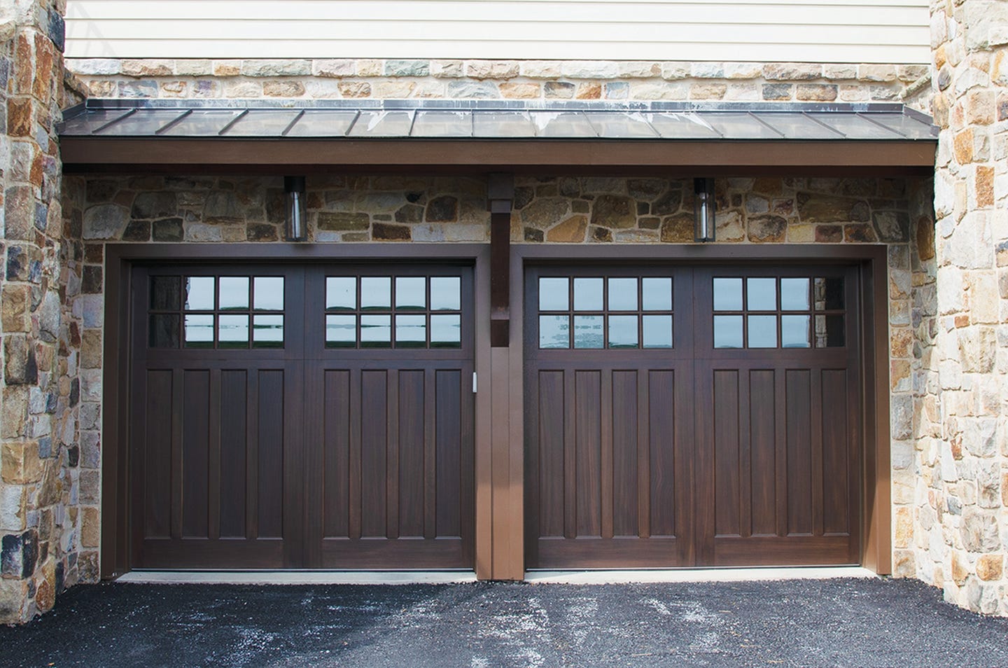 vintage-millwork--restoration-vmr-1810-tb-garage-door.jpg