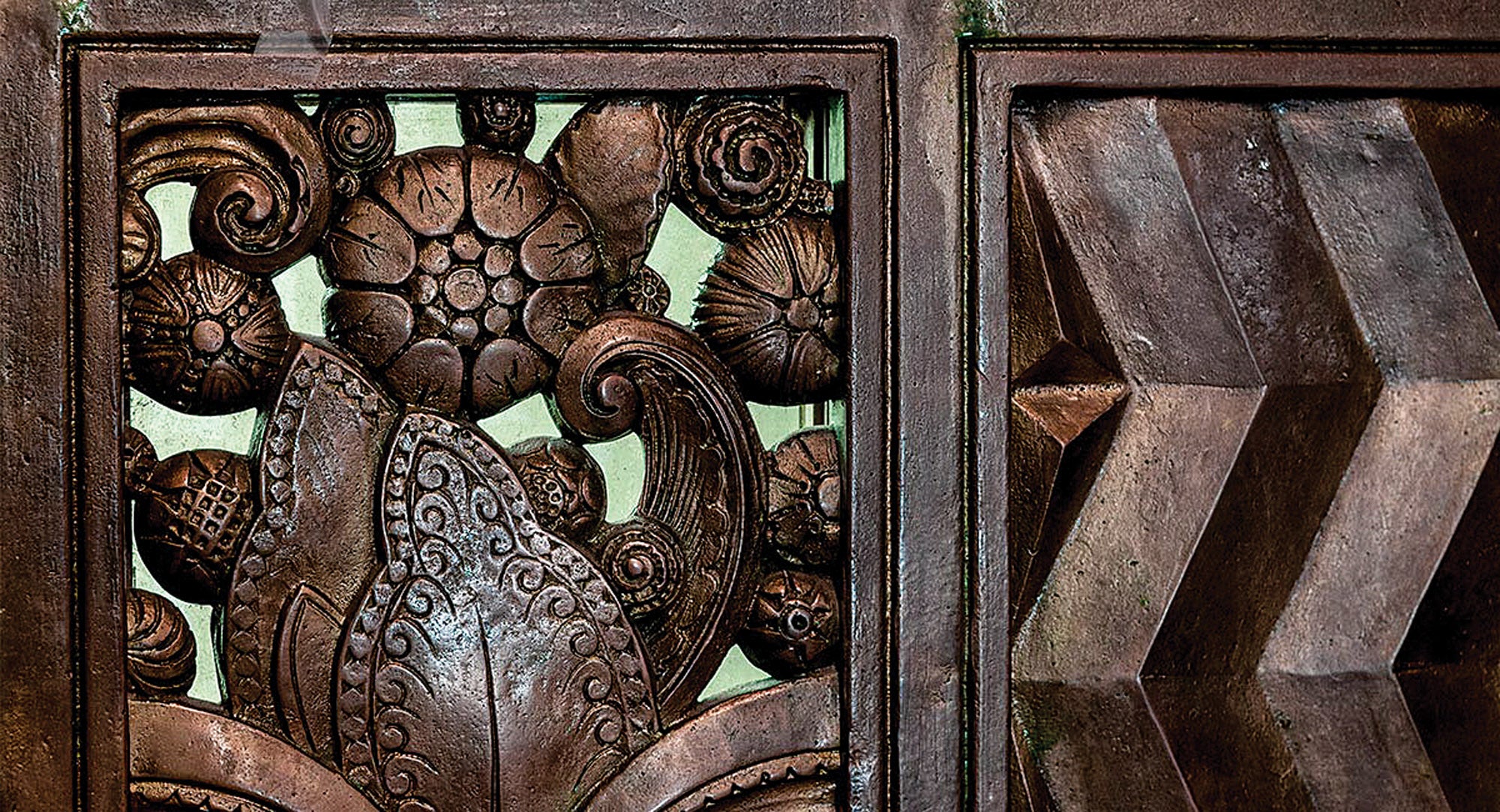 06_bronze-detail-at-1st-flr-garage-door.jpg