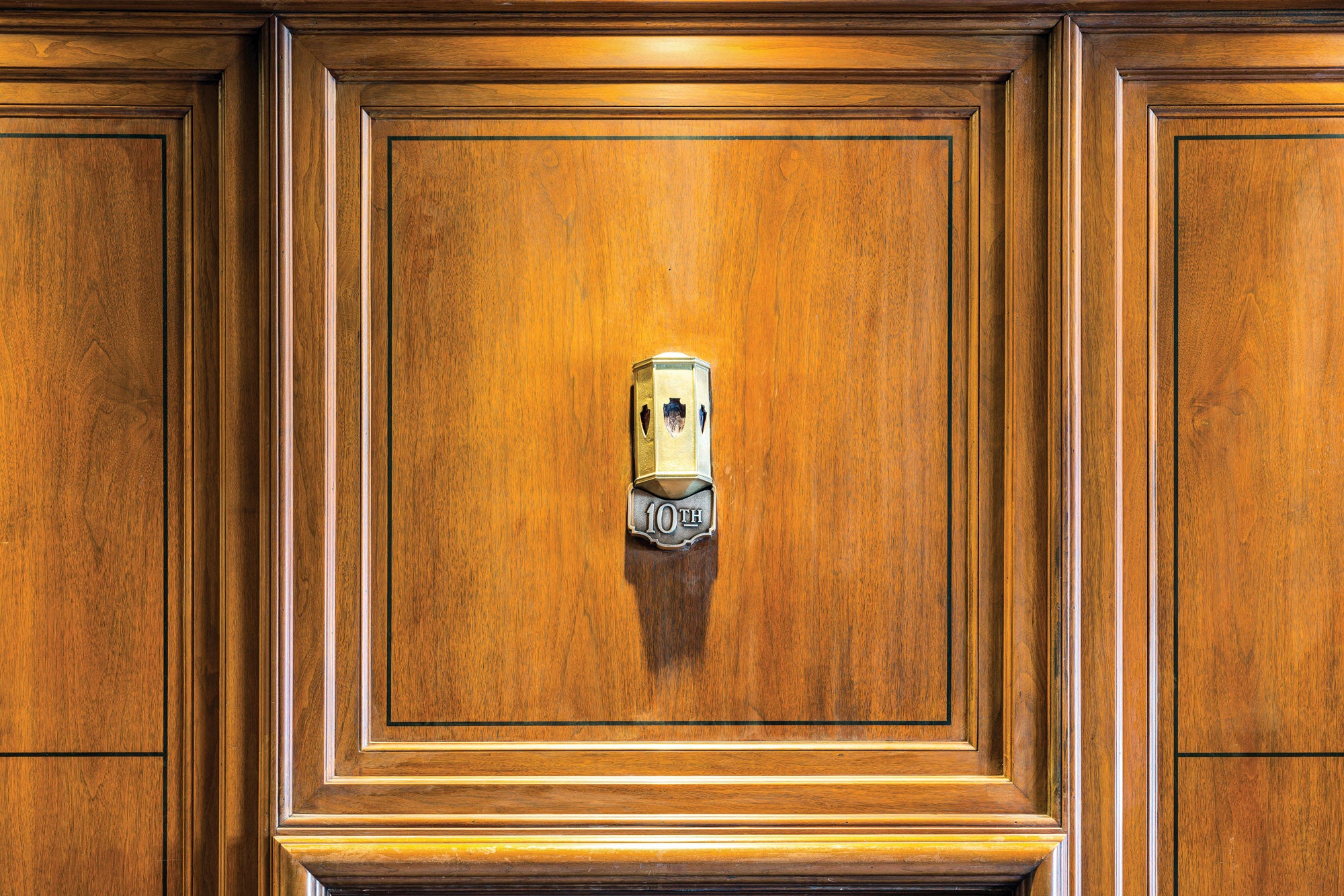 08_trustbldg-10th-floor-elevator-call-button.jpg