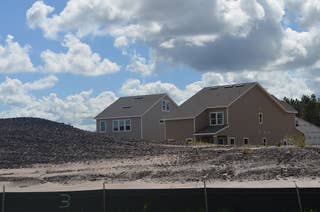 1024px-mcmansion_construction_near_jacksonville_fl_2016.jpg