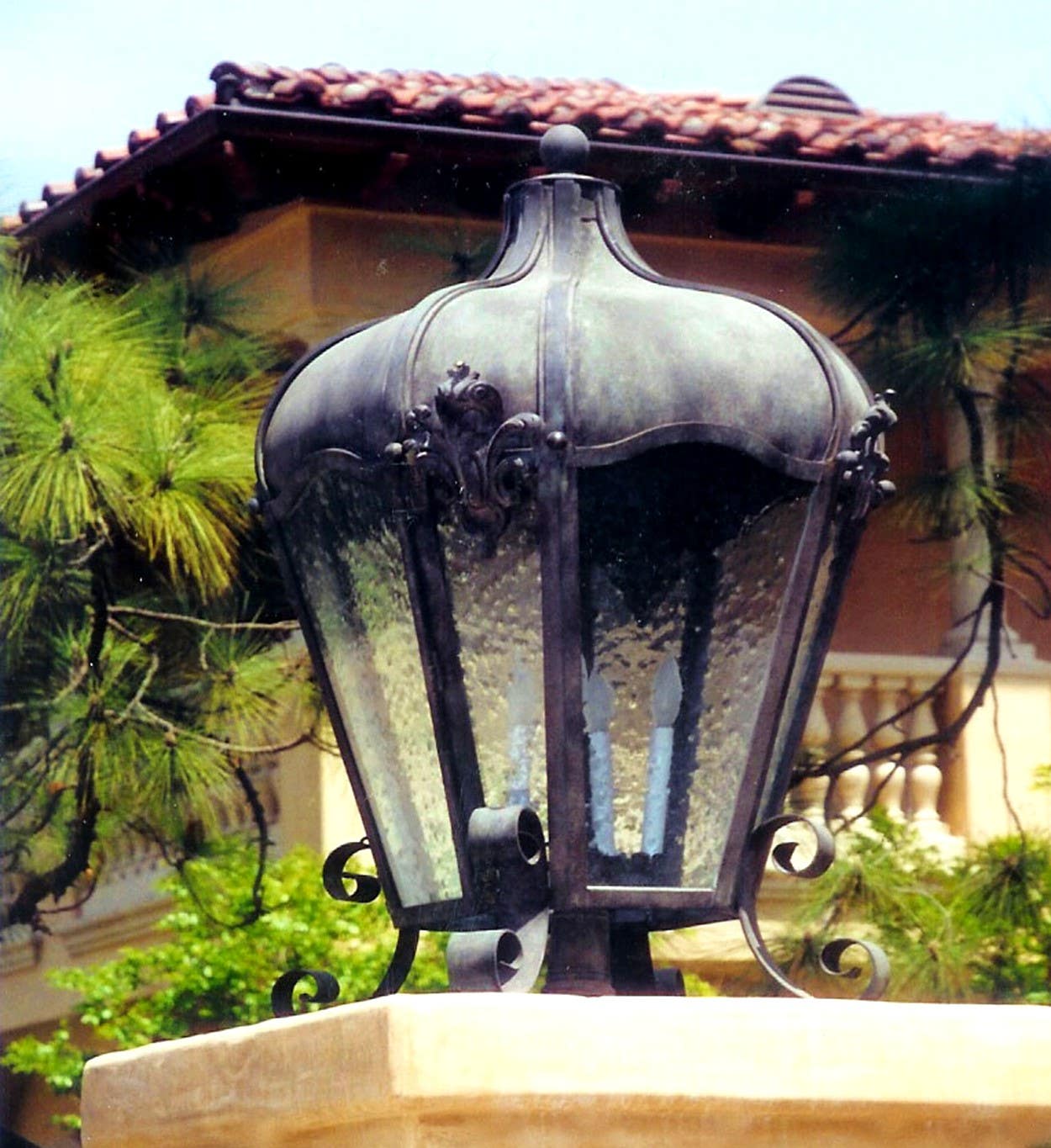 lantern-masters-alice-medium-wide-pilaster.jpg