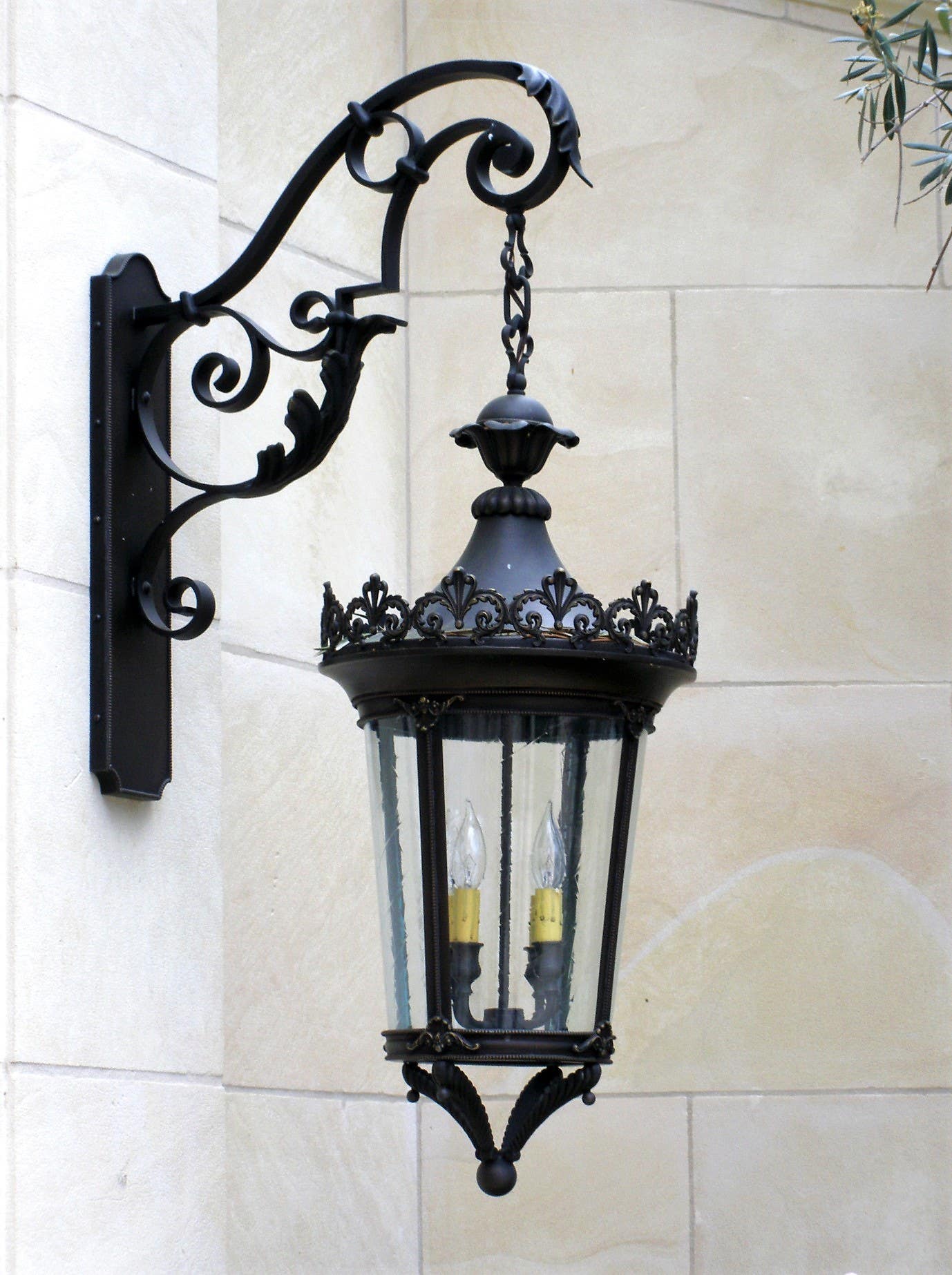 lantern-masters-kelian-large-wall-on-sylvias-arm.jpg