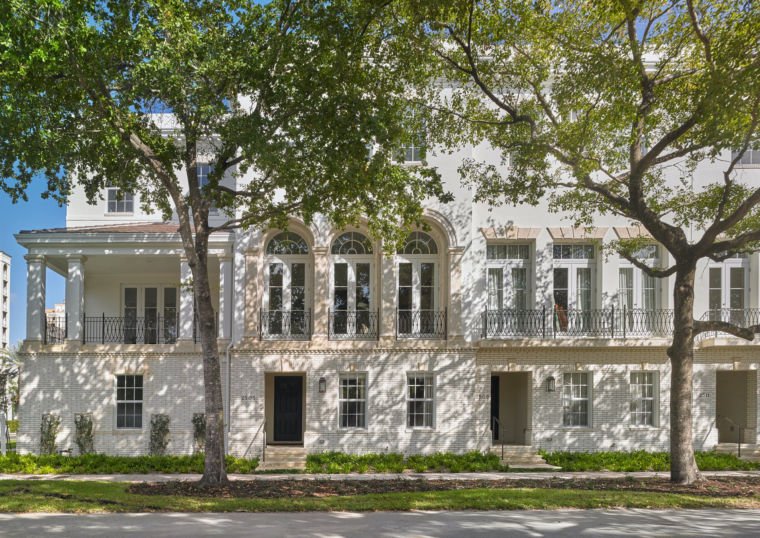 submission-beatrice_row-04-anderson_road_facade.jpg
