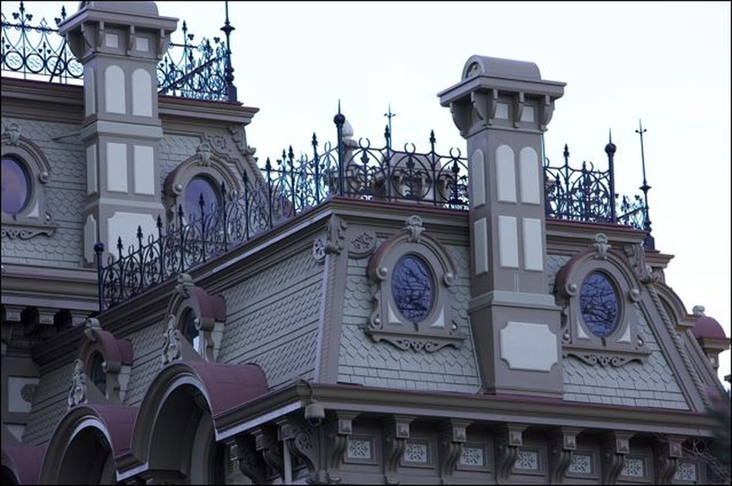 allen-arch-roof-stanford-mansion-calif.jpg