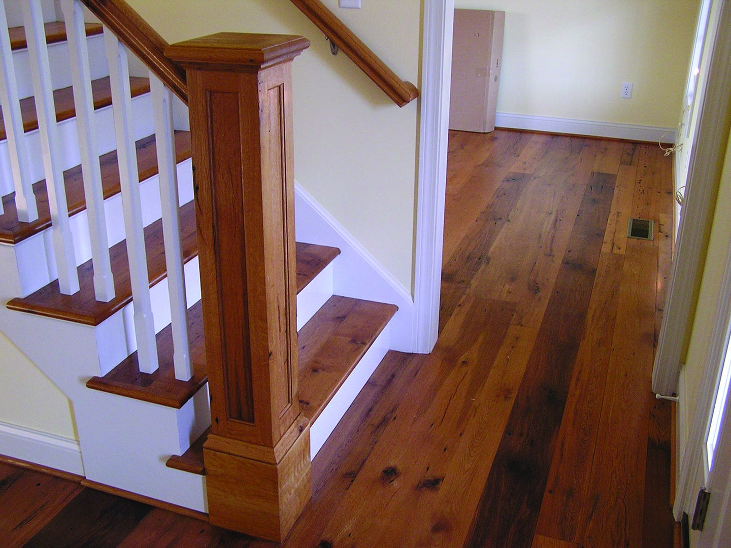 chestnut-white-oak-floor-staircase.jpg
