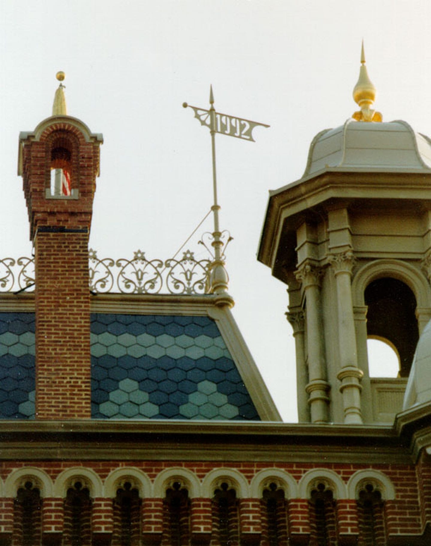 roof-cresting-and-finial.jpg