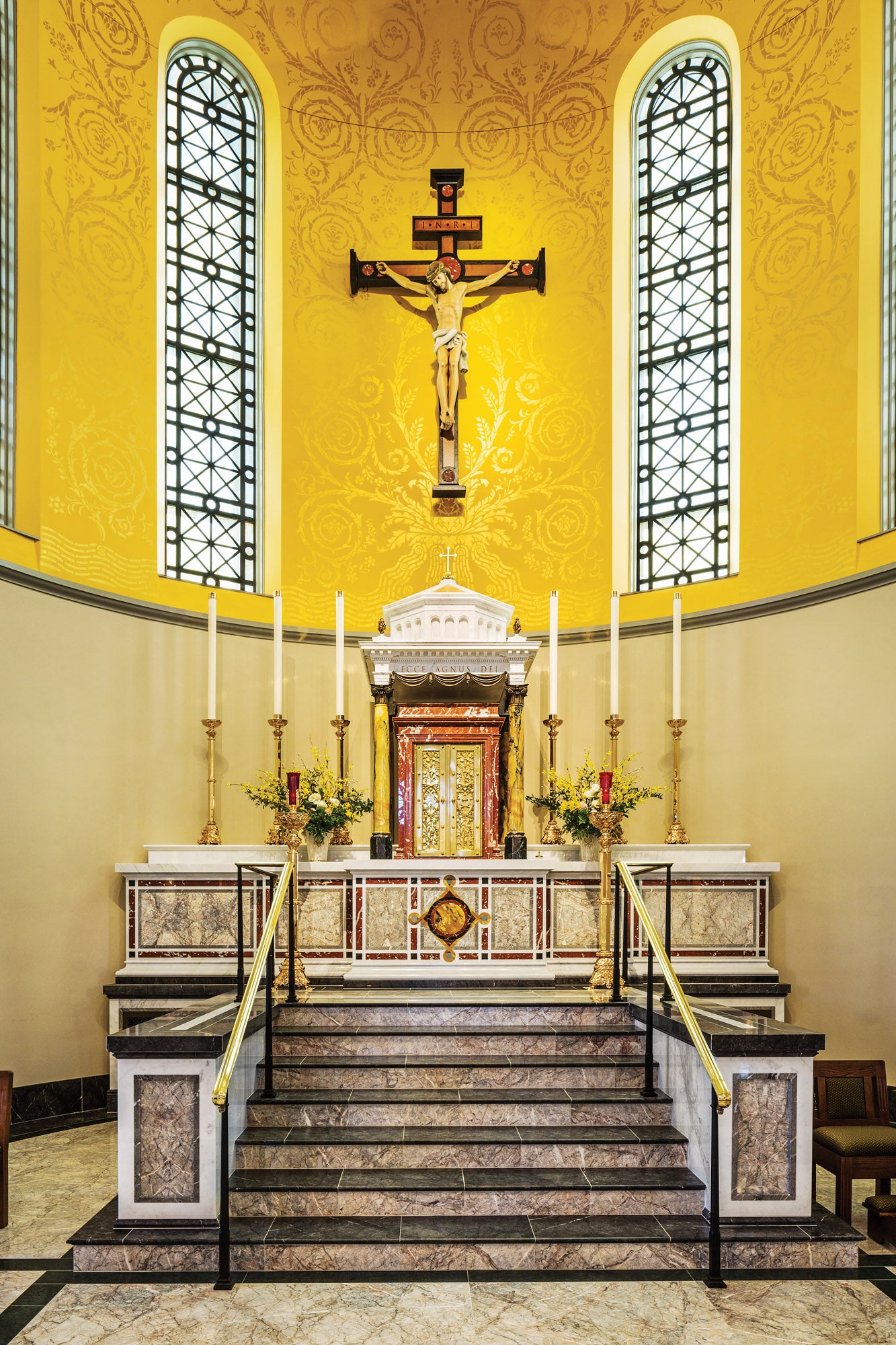 11---apse-and-altar-of-reservation---hi-res.jpg