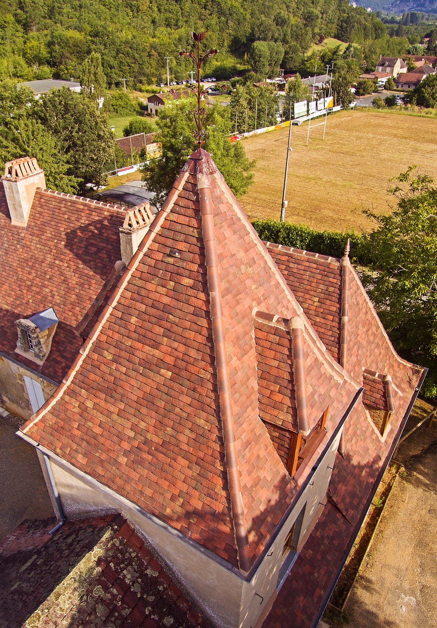 1-northern-roof-tiles-from-france-huguenot-20x30-shingle-tile.jpg