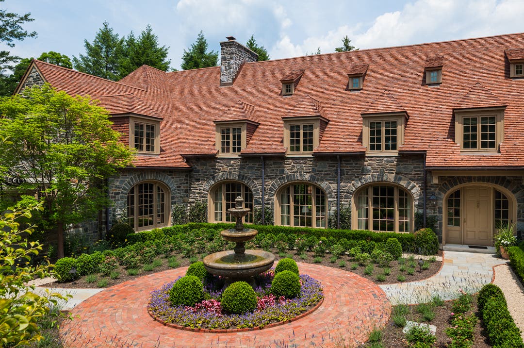 10-northern-roof-tiles-handmade-english-shingle-tile-on-residence-near-philadelphia.jpg