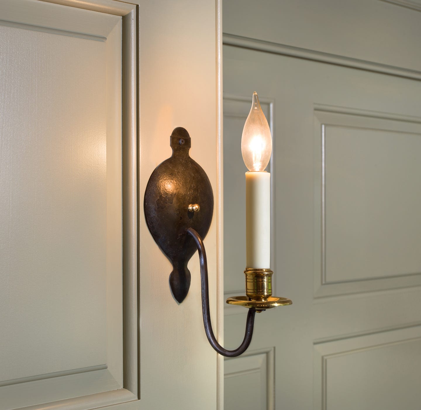 heritage-metalworks---allium-sconce.jpg