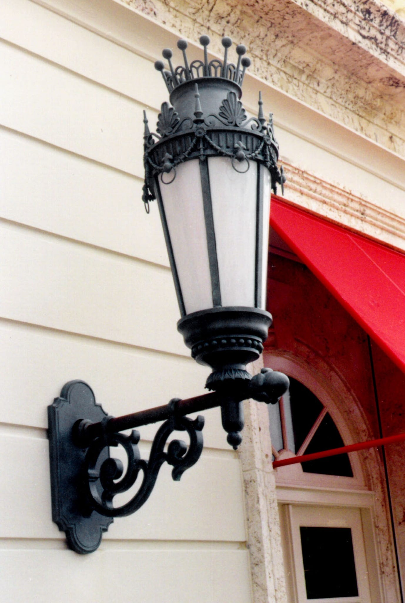 hist-arts-cast-aluminum-light-fixture---1.jpg