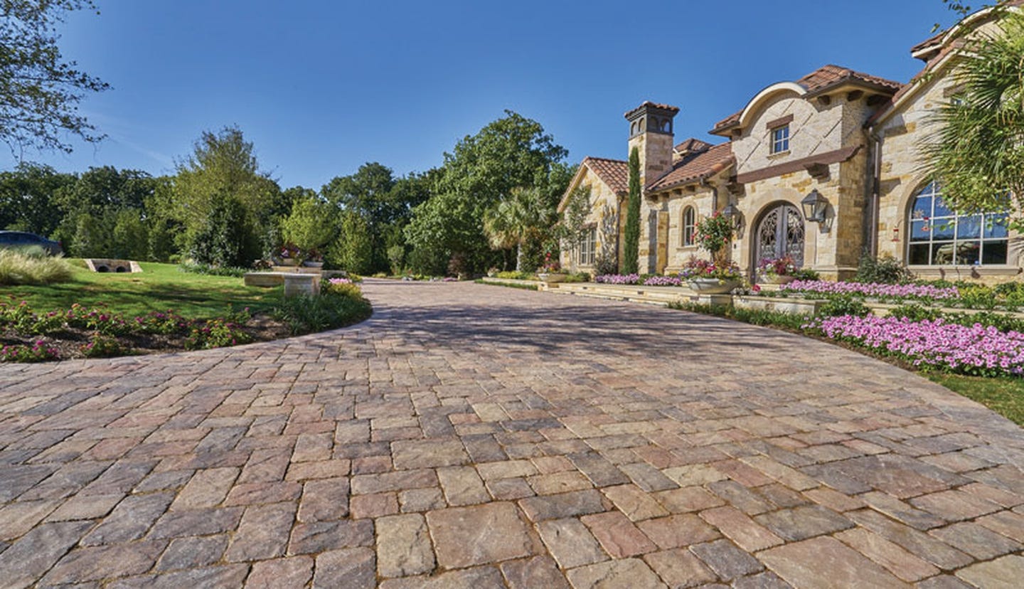 pavestone-pavers_venetian_313.jpg