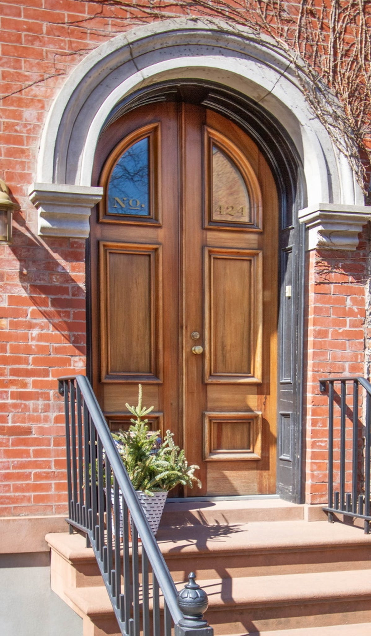 5_arched-brownstone-rowhouse-townhouse-reclaimed-wood-landmark-door-historic-reproductio-fort-greene-brooklyn--nyc.jpg